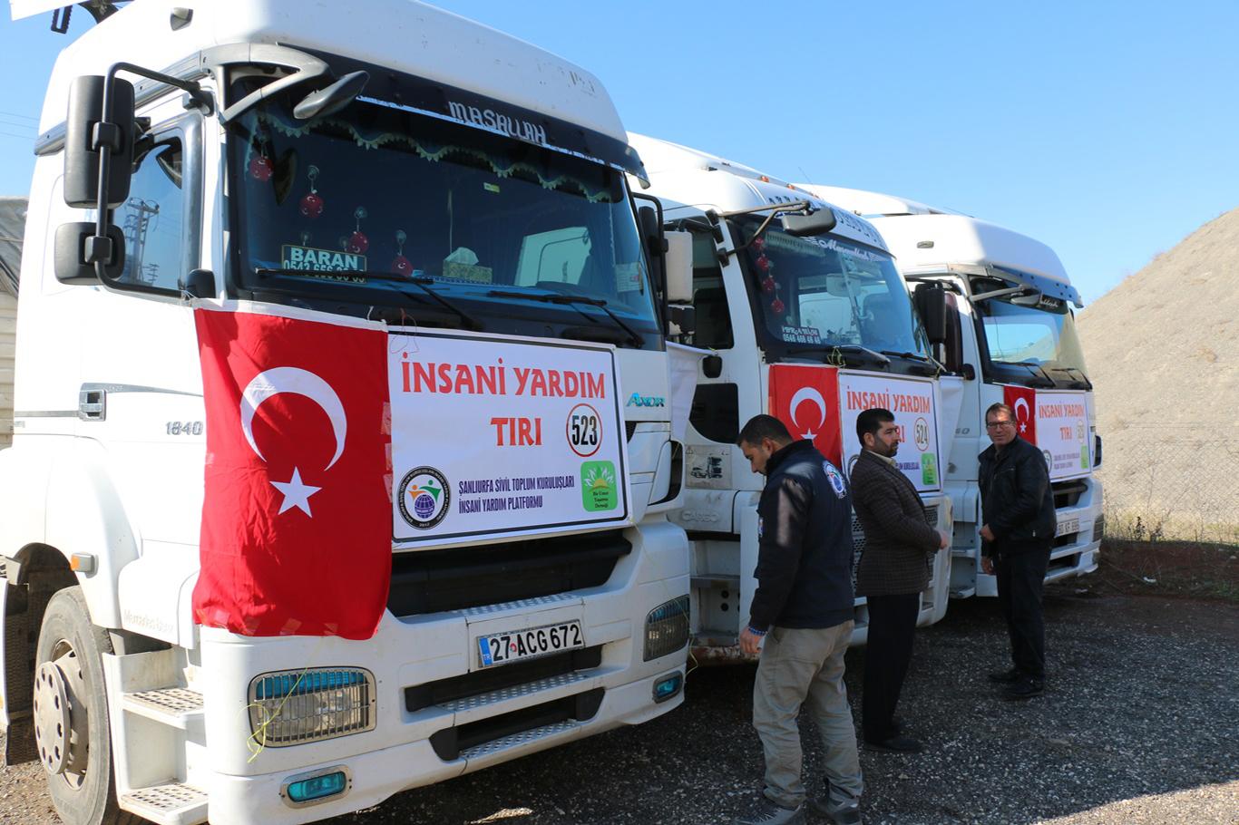 ​Türkiye sınırına göç eden İdliblilere insani yardım gönderildi